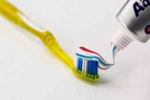 toothbrush-571741_1280
